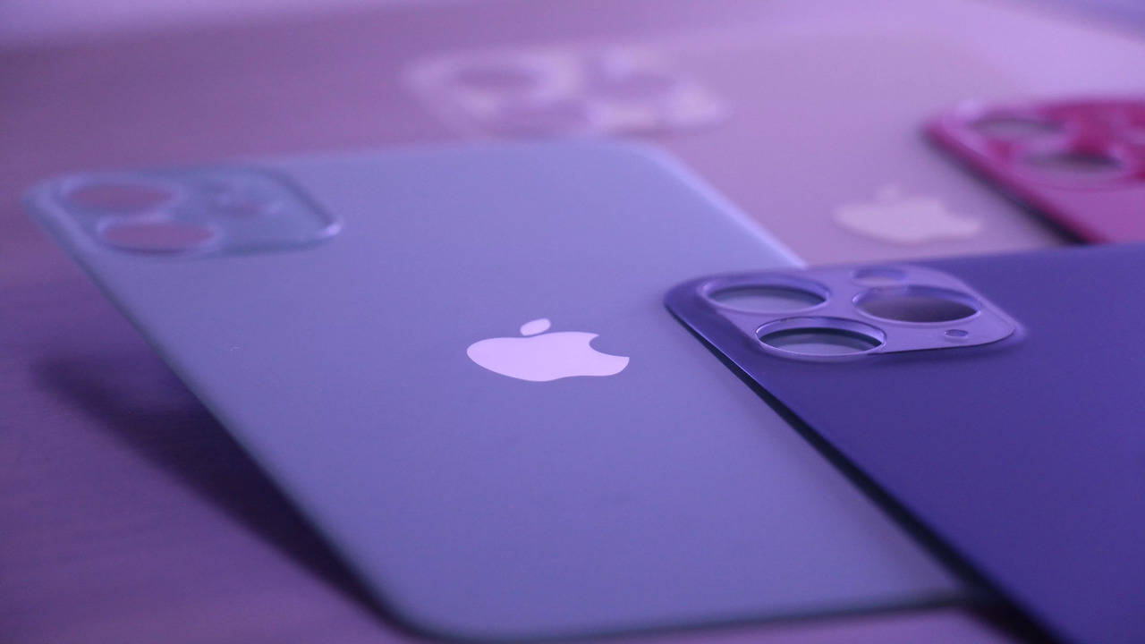 iPhone 15 Pro replacing gold and purple options with gray and blue