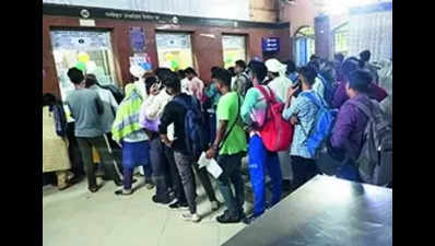 Long queues for rly reservation due to shortage of counters
