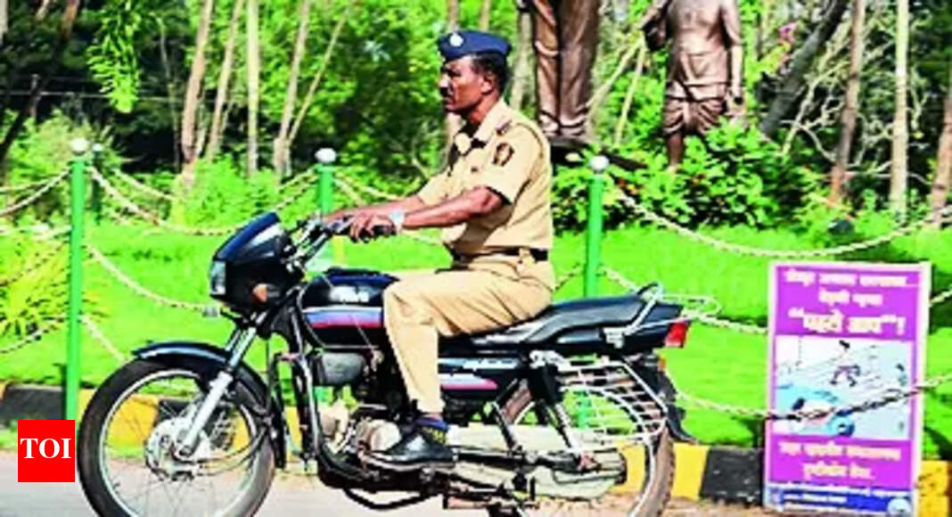 Police Personnel Kolhapur Sp Makes Helmet Must For Police Personnel