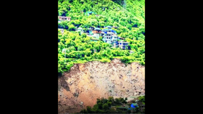 Himachal Pradesh: Another Mandi village with cracking houses, sinking land