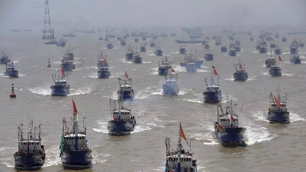 Chinese Fishing Militia: US Navy warships operating in South China
