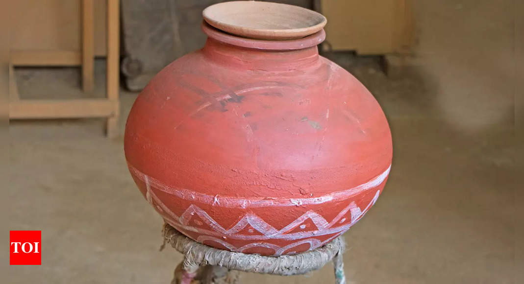 6 health benefits of drinking water from an earthen pot