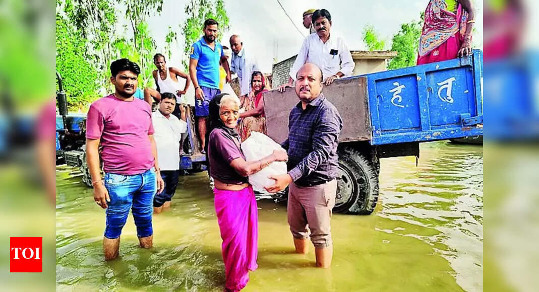 River Ganga: Admin Distributes Ration, Other Items In Low-lying Flood ...