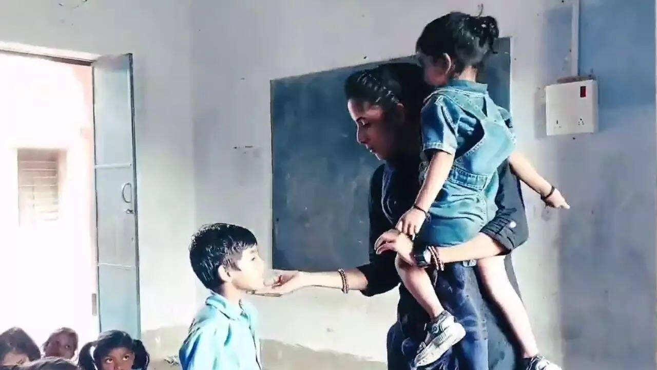 Viral Video: Teacher's creative lesson on 'good touch and bad touch' goes  viral on social media | India News - Times of India
