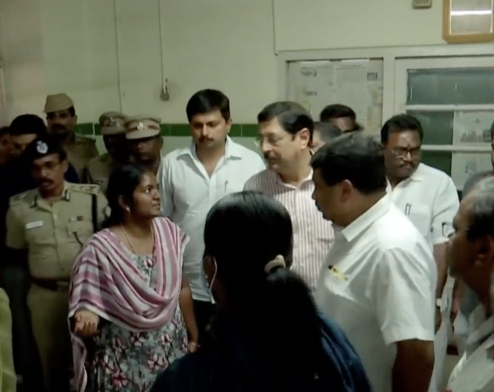 
Madurai Train fire: TN Minister Palanivel Thiaga Rajan meets injured
