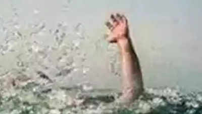 Two medical students drown in lake