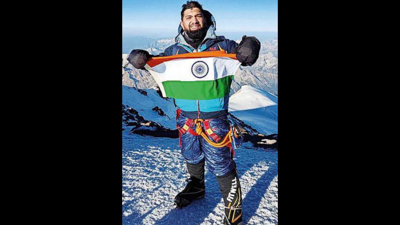 City boy climbs Mount Elbrus, Europe’s highest point – Times of India