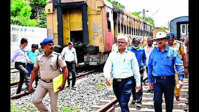 Rly safety commissioner rules out plot in train fire
