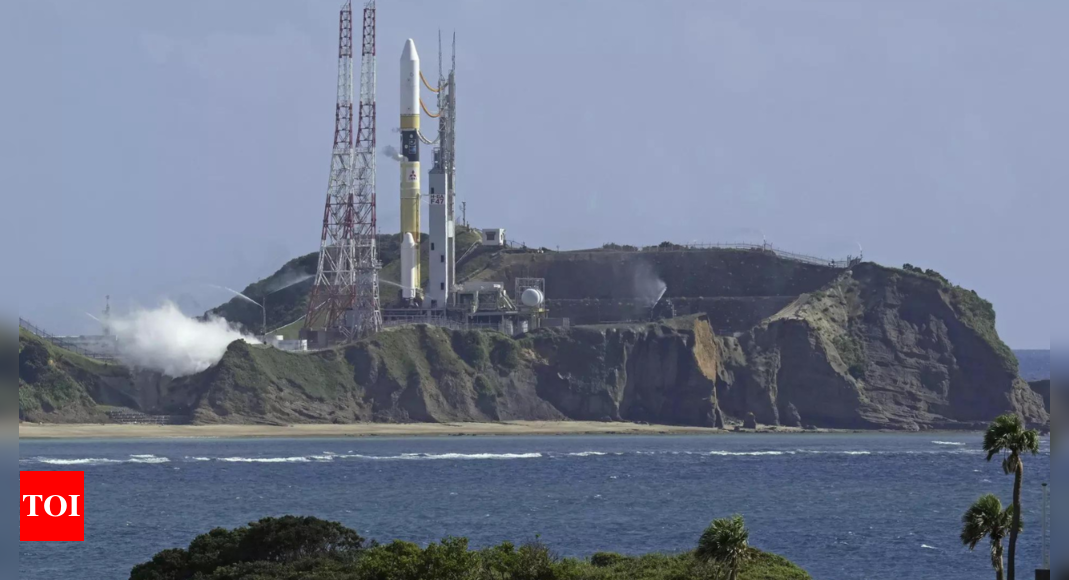 Japan suspends H-IIA rocket launch for moonshot because of strong winds – Times of India