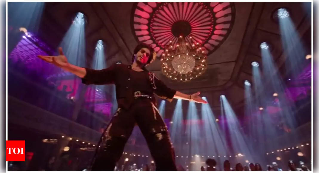 Not Ramaiya Vastavaiya: Shah Rukh Khan drops hook-step of Jawan dance track ahead of Tuesday release – WATCH | Hindi Movie News – Times of India