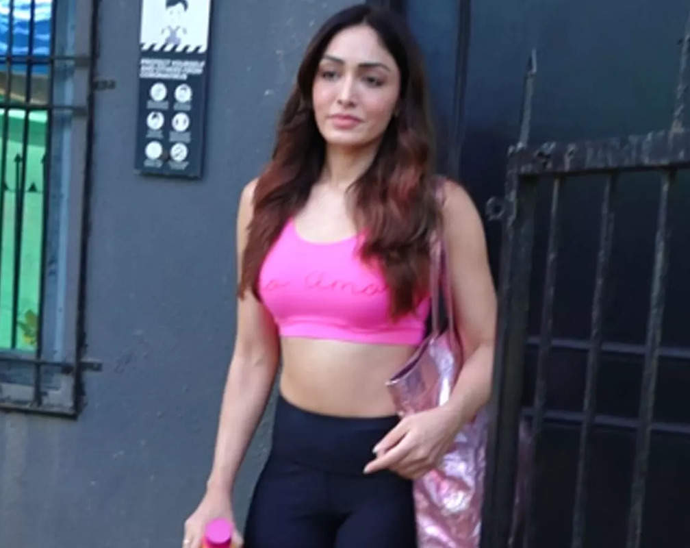 
Khushali Kumar SPOTTED in casual best as she steps out for dance rehearsals
