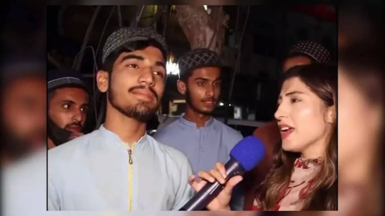 Viral video: Pakistani man says Earth does not rotate, shocks netizens -  Times of India