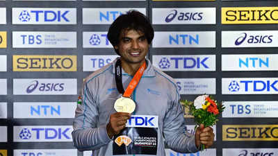 'Fenkon toh aise fenko...': Sports fraternity hails Neeraj Chopra's historic gold
