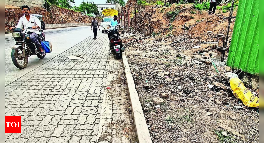 Cloud 9 Citizens Demand Footpaths Near Cloud 9 Slope On Nibm Road