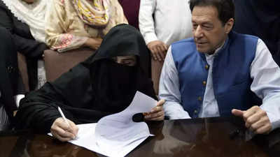 Bushra Bibi: Imran Khan's Wife Bushra Bibi Gets Bail In Toshakhana Case ...