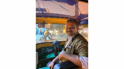 Inspiring! Auto rickshaw driver resumes education after 28 years