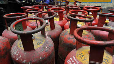 Govt slashes LPG refill prices by Rs 200 ahead of polls