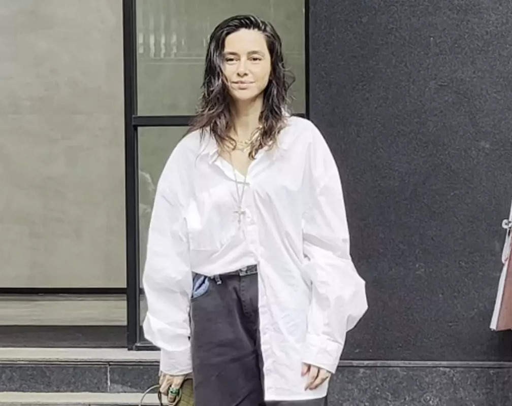 
Shibani Dandekar styles her baggy look with white shirt paired with grey pants
