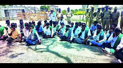 Farmers stage stir against Cauvery panel’s decision