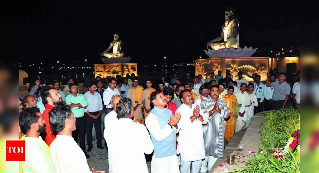 Shravan Month: New Statues Of Saptarishi Unveiled In Mahakal Lok ...