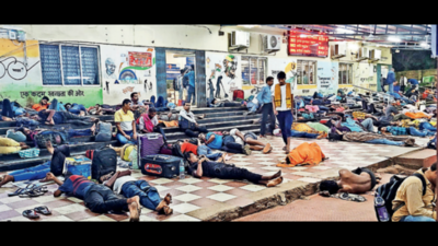 Hundreds stuck in Bhubaneswar station as several trains cancelled