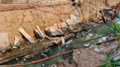 Temporary Pathways: Temporary Pathways Put Up After Toi Report ...