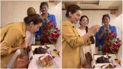 Video: Akshara Singh celebrates the birthday with her mother Nilima ...