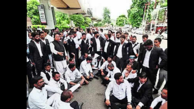 Three-member SIT formed to probe lathicharge on lawyers in Hapur dist