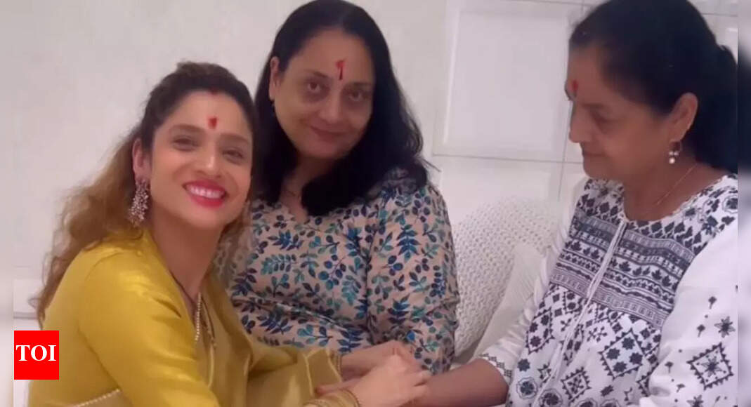 Ankita Lokhande ties Rakhi to her mom just a few days after her father ...