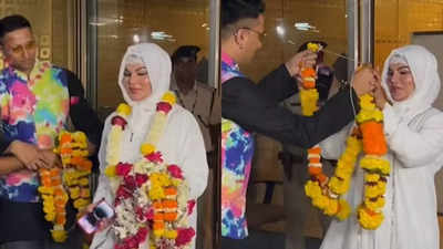 Rakhi Sawant returns from Mecca after performing Umrah, refuses male fan to garland her; requests paps 'Rakhi nahi Fatima bolo' - Watch video