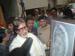 Big B celebrates his b'day with fans