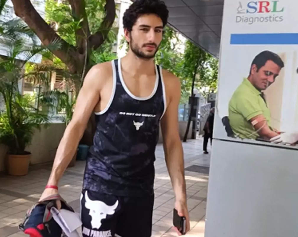 
Ibrahim Ali Khan gives major fitness goals in black gym vests

