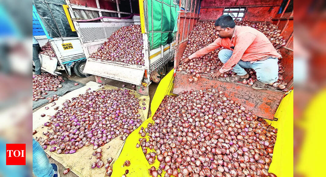 Procurement Rate Onion Farmers Protest As Nafed & Nccf Cut Procurement