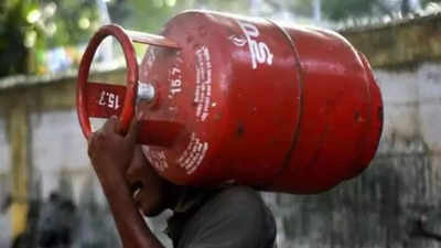 After domestic LPG price reduction, commercial LPG prices cut by Rs 158