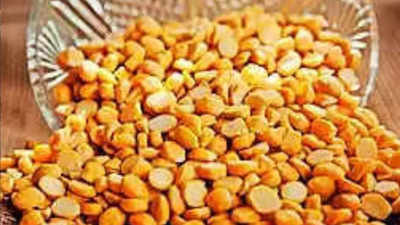 Govt considers putting stock limit on chana