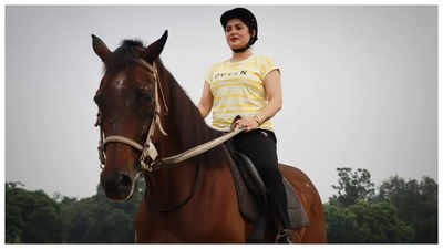 Srabanti Chatterjee starts her horse riding training for 'Devi Chowdhurani'