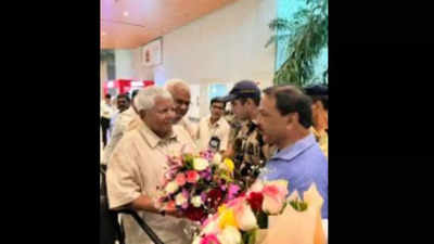 Mumbai: Congress state working president Naseem Khan welcomes Lalu, Tejasvi, Akhilesh to INDIA meet