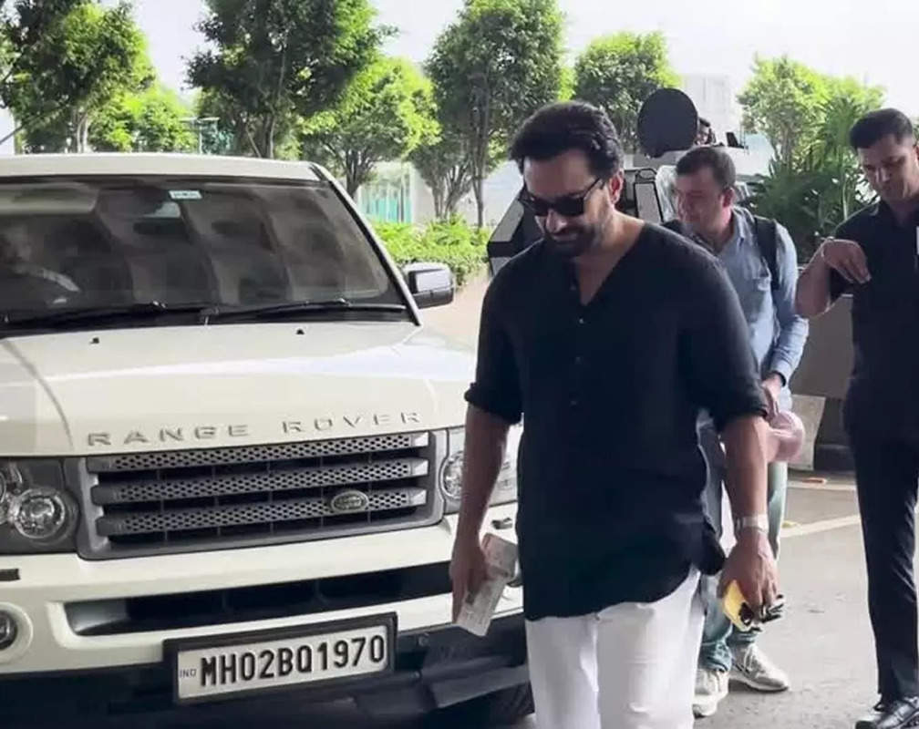 
Saif Ali Khan looks handsome as he gets clicked at the airport- Watch the video...
