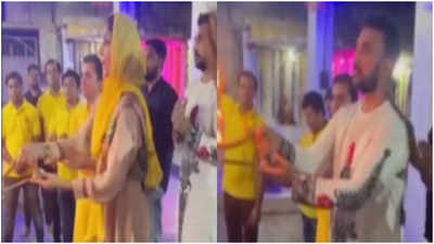 Shilpa Shetty and Raj Kundra offer prayer at Bagalmukhi Mata Temple in Agra