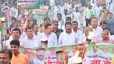 JD(U) takes out torchlight procession to expose BJP's double standard on caste survey
