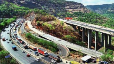 Commuters tired of regular traffic snarls on Pune-Mumbai expressway