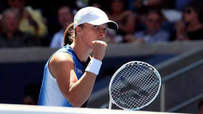 US Open: Iga Swiatek routs 'best friend' Kaja Juvan to reach last 16