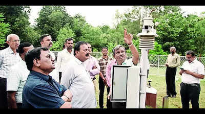 Agri min visits disaster monitoring centre to learn monsoon details