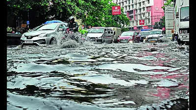 Downpour, high tide, waterlogging, vehicle breakdowns rain pain on city commuters