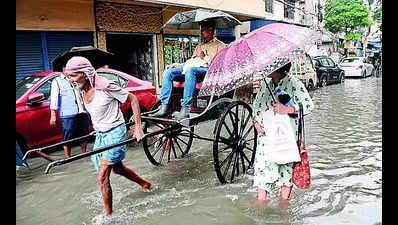 Downpour, high tide, waterlogging, vehicle breakdowns rain pain on city commuters