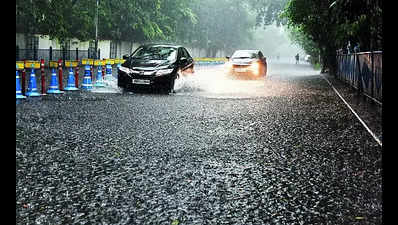 Downpour, high tide, waterlogging, vehicle breakdowns rain pain on city commuters