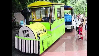 Toy train serviceresumes at city zoo