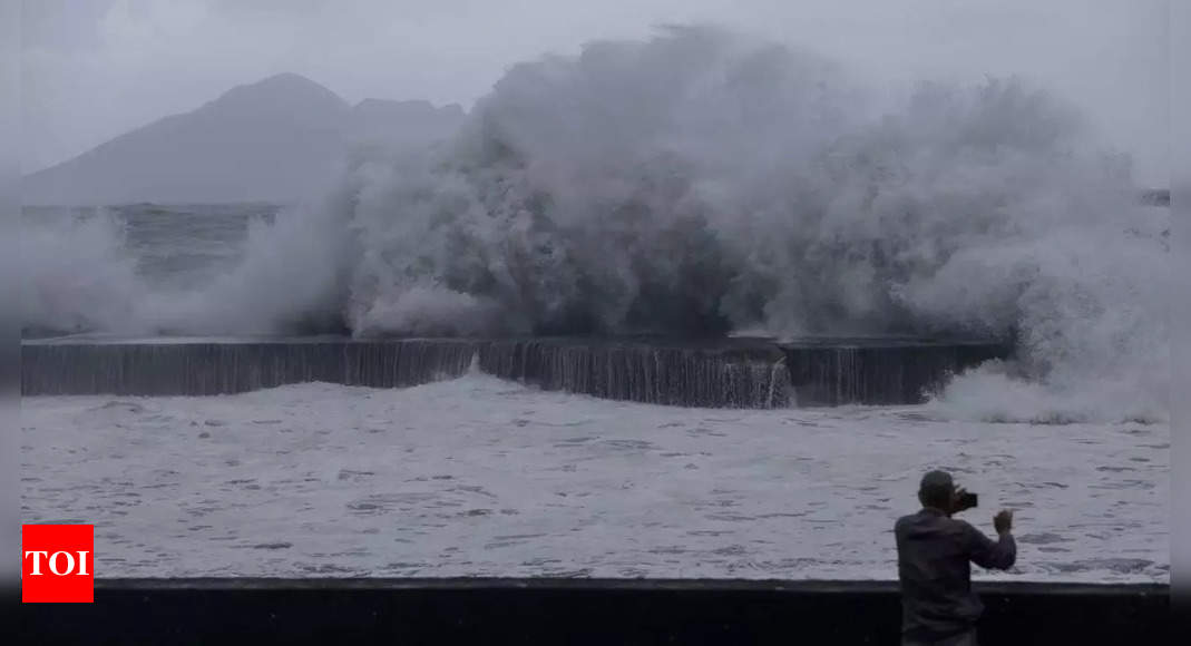Typhoon: Typhoon Haikui makes landfall in Taiwan