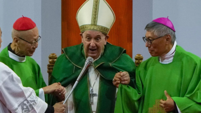 Pope gives 'noble' Chinese people a shout-out at Mass