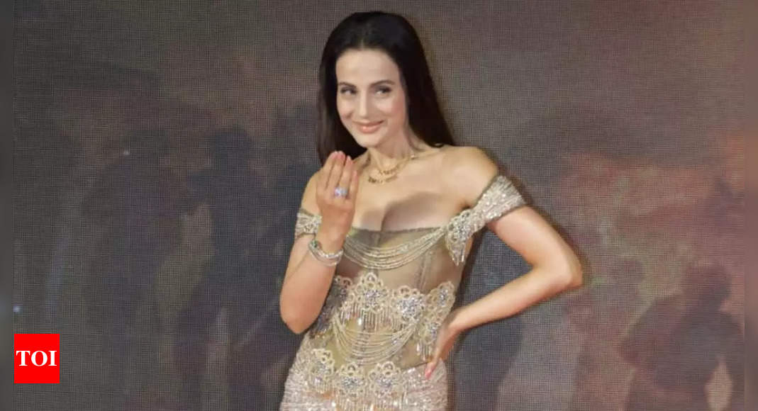 Ameesha Patel recalls being targeted when her films flopped: Maybe I am just meant for blockbuster hits | Hindi Movie News – Times of India